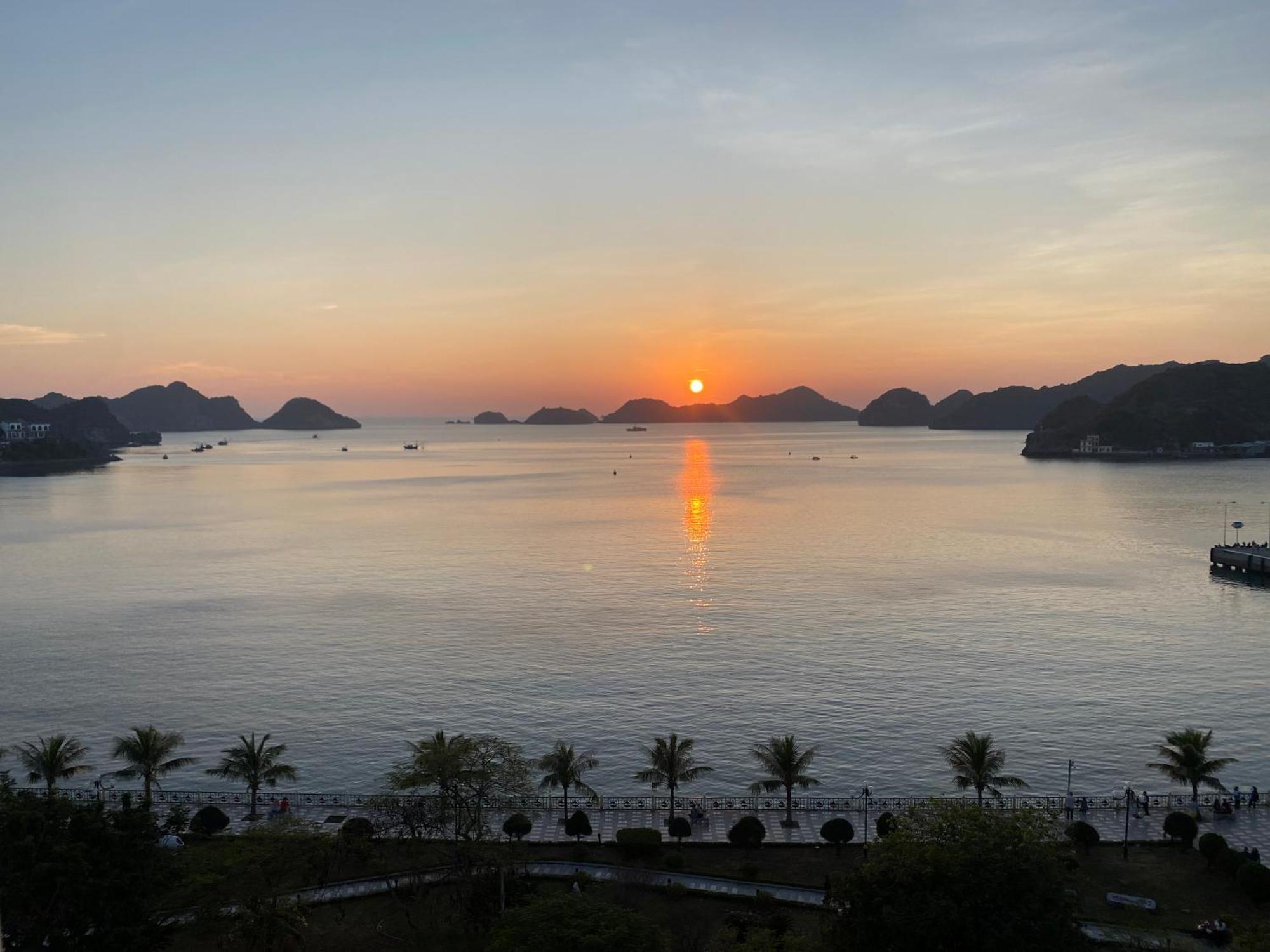 Dolphin Hotel Chan Chau エクステリア 写真